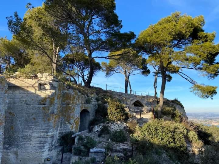 Location Gite En Provence Beaucaire  Exterior photo